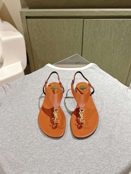 Yves Saint Laurent Elegant Square Toe Stiletto Leather Heels