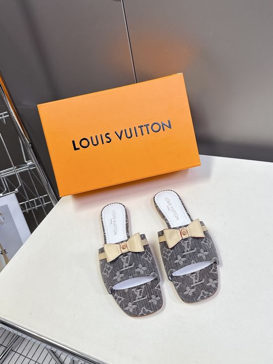 Louis Vuitton Bow Decor Leather Slippers With Metal Logo Accent