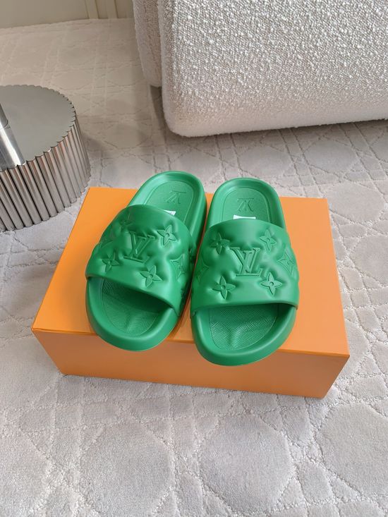 Louis Vuitton Classic Monogram Casual Beach Slides