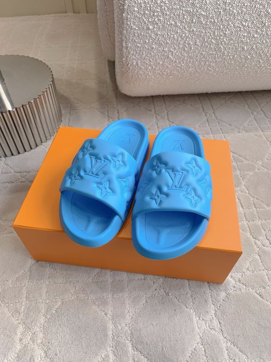 Louis Vuitton Classic Monogram Casual Beach Slides