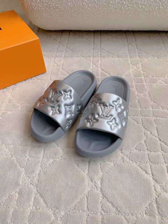 Louis Vuitton Classic Monogram Casual Beach Slides
