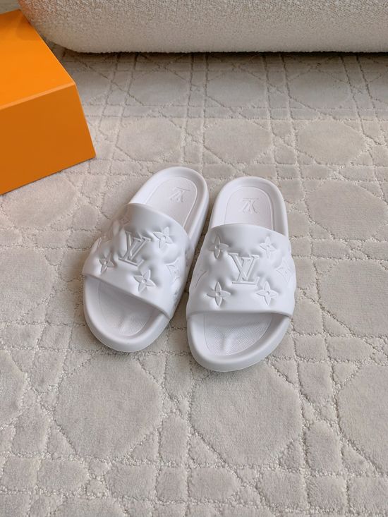 Louis Vuitton Classic Monogram Casual Beach Slides