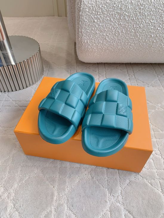 Louis Vuitton Classic Checkered Casual Beach Slides