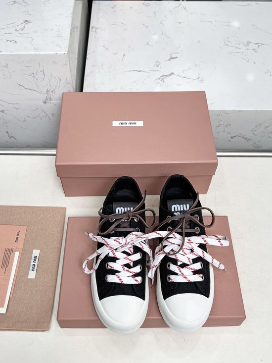 Miu Miu Classic Black and White Flats Soft Breathable Casual Footwear