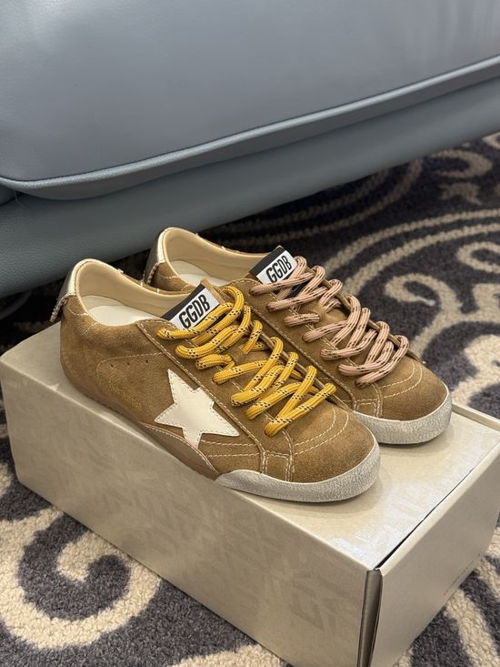 Golden Goose Premium Soft Lambskin Casual Sneakers with Stylish Laces