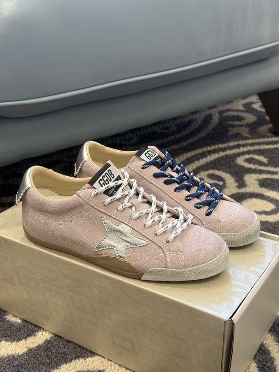 Golden Goose Premium Soft Lambskin Casual Sneakers with Stylish Laces