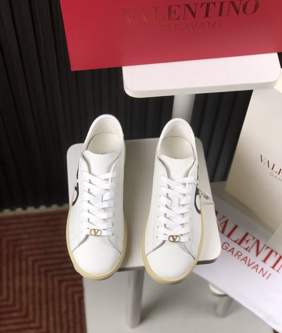 Valentino Classic Retro Casual Sneakers Durable Non-slip Outsole