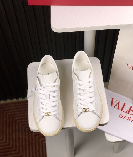 Valentino Classic Retro Casual Sneakers Durable Non-slip Outsole