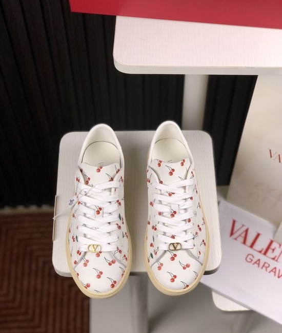 Valentino Classic Retro Casual Sneakers Durable Non-slip Outsole
