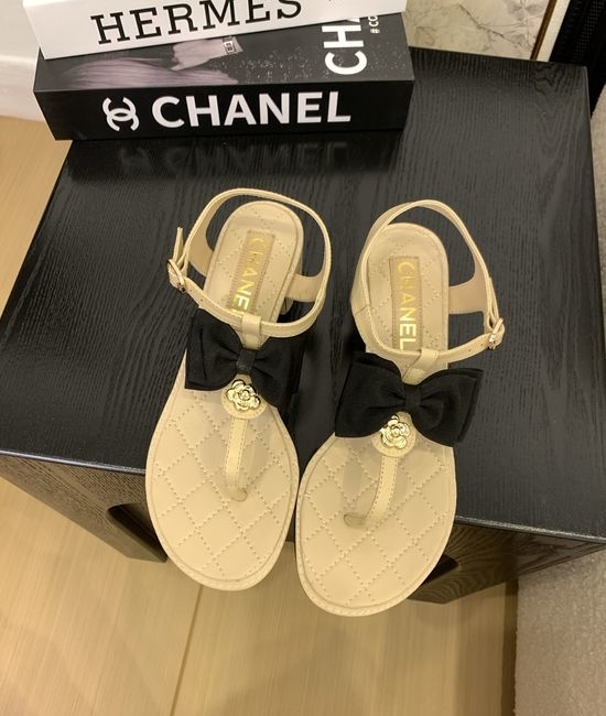 Chanel Premium Leather Toe-Post Sandals With Leather Sole