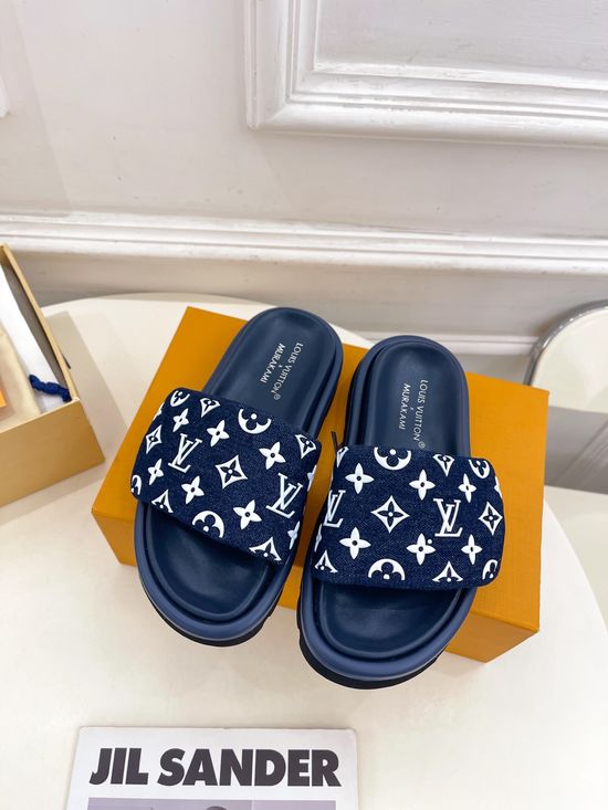 Louis Vuitton Embossed Casual Comfort Slip-On Slides
