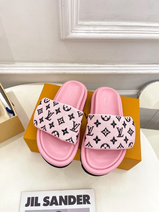 Louis Vuitton Embossed Casual Comfort Slip-On Slides