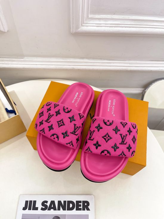 Louis Vuitton Embossed Casual Comfort Slip-On Slides