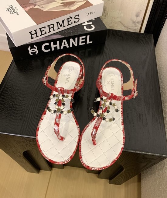 Chanel Premium Leather Toe-Post Sandals With Leather Sole