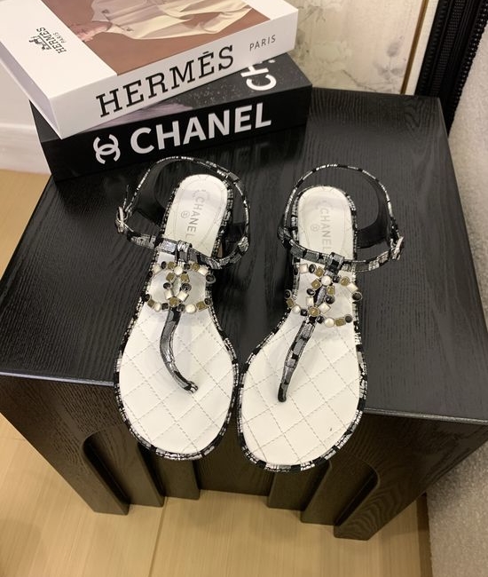 Chanel Premium Leather Toe-Post Sandals With Leather Sole