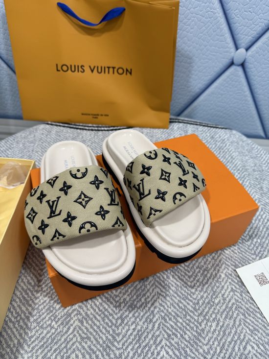 Louis Vuitton Embossed Adjustable Strap Non-slip Casual Slides