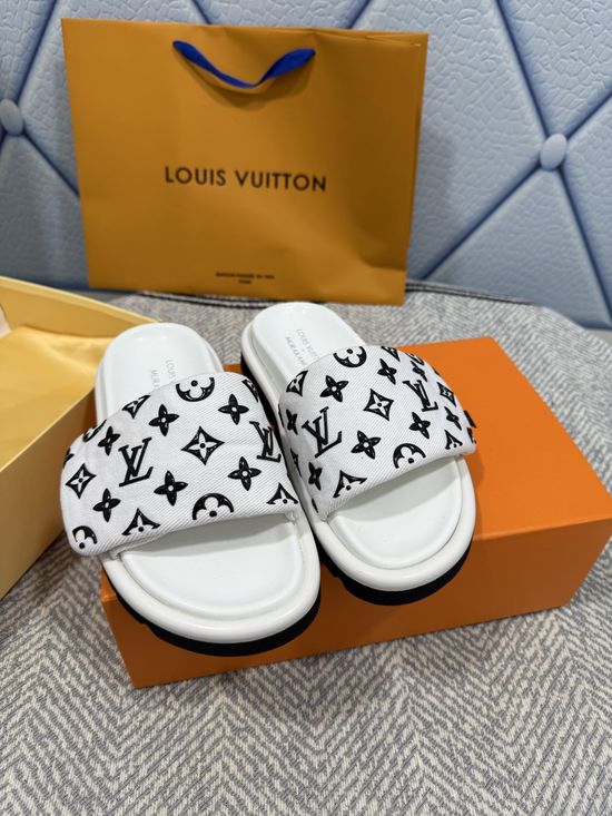 Louis Vuitton Embossed Adjustable Strap Non-slip Casual Slides