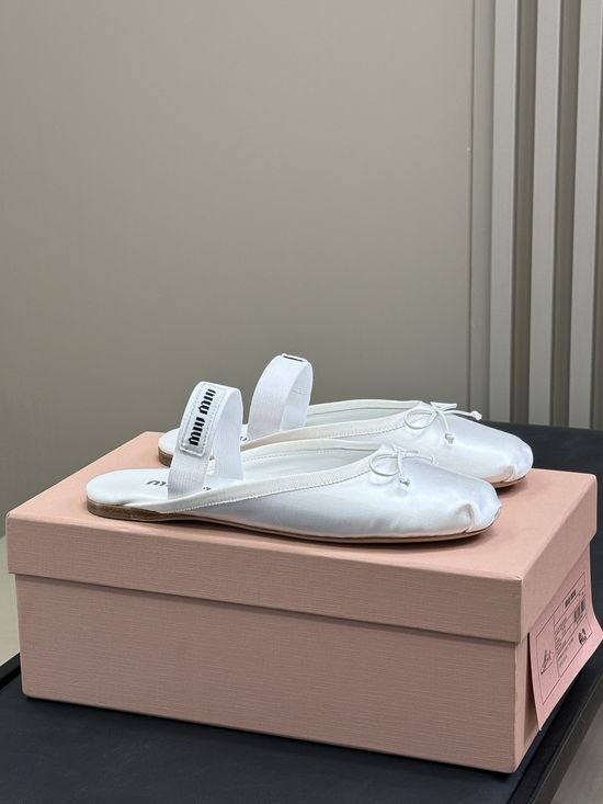 Miu Miu Elegant Silk Upper Slip On Ballet Mules