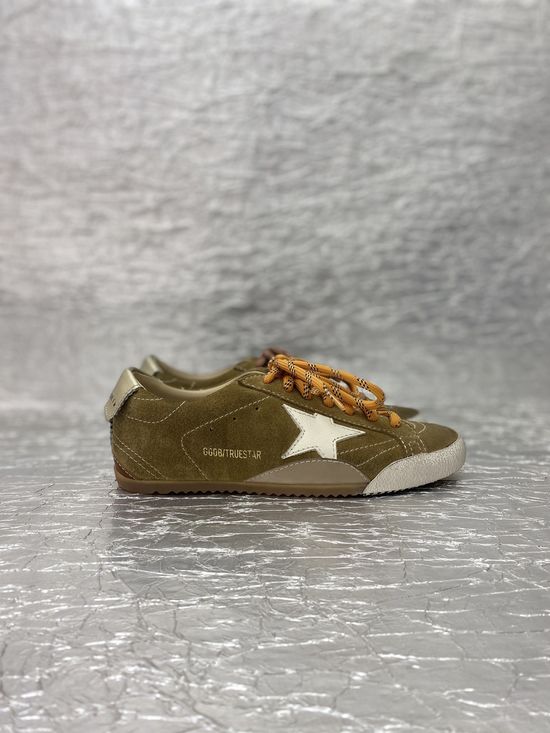 Golden Goose Handmade Vintage Distressed Casual Leather Sneakers