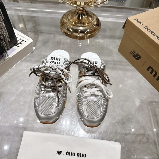 Miu Miu Comfortable Closed Toe Slip-on Casual Slides
