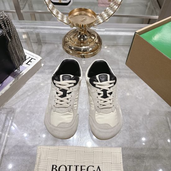 Bottega Veneta Vintage Inspired Lightweight Breathable Casual Sneakers