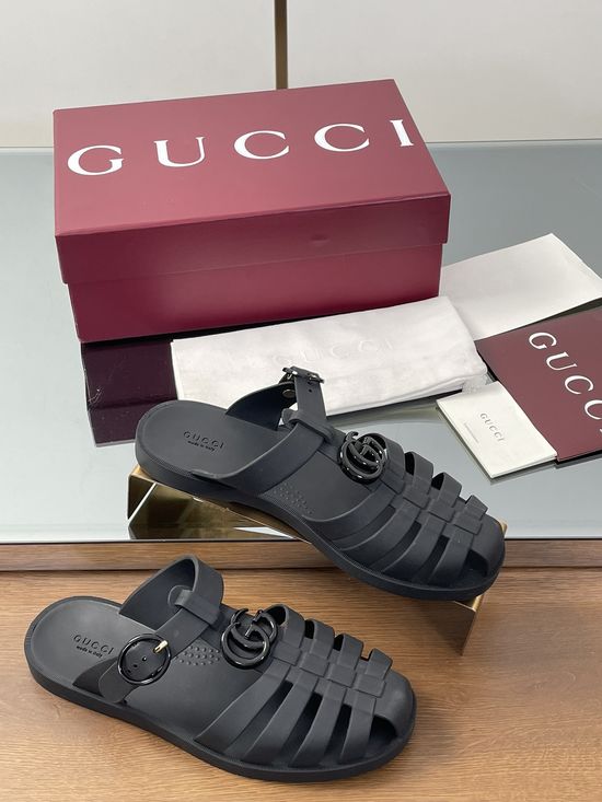 Gucci Logo Detail Rubber Sandals Comfortable Casual Footwear