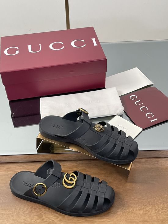 Gucci Logo Detail Rubber Sandals Comfortable Casual Footwear