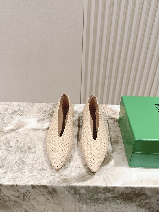 Bottega Veneta Handwoven Sheepskin Comfortable Flat Casual Shoes