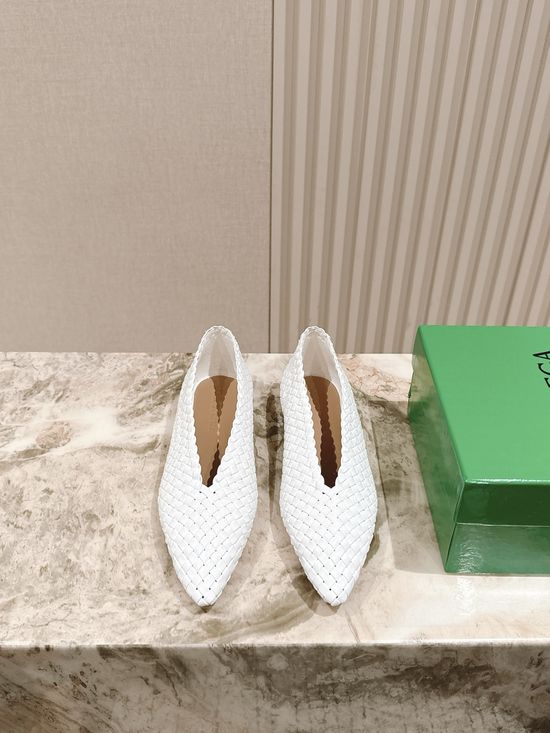 Bottega Veneta Handwoven Sheepskin Comfortable Flat Casual Shoes