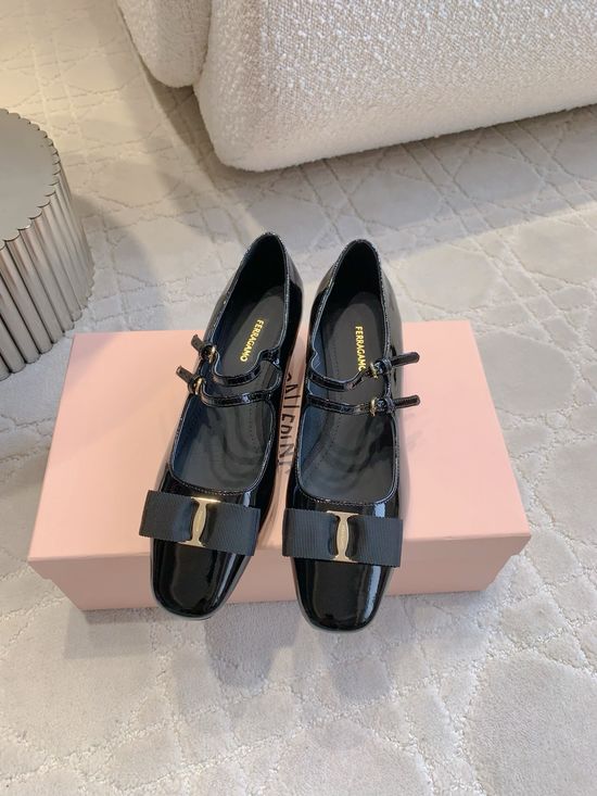 Ferragamo Elegant Double Strap Dress Shoes Comfortable Leather Sole