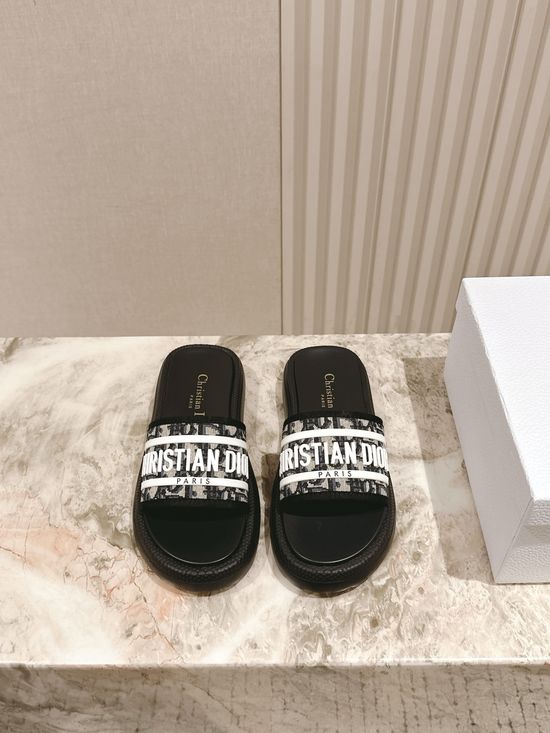 Christian Dior Embroidered Casual Slides with Lightweight Sole