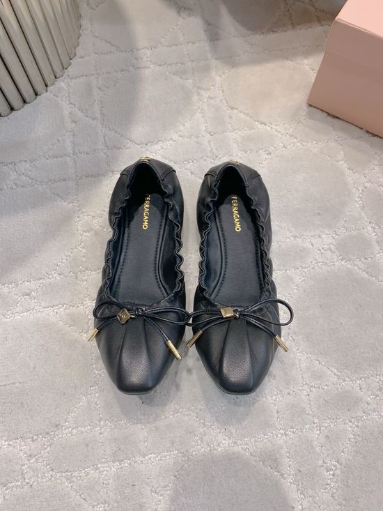 Ferragamo Soft Leather Foldable Flat Shoes with Non-slip Sole