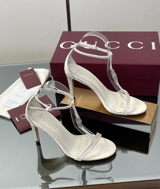 Gucci Rhinestone Buckle Decor Heeled Thong Sandals with Leather Sole