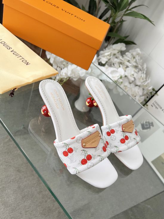 Louis Vuitton Graffiti Print Leather Slippers Soft Lining Non-slip Sole
