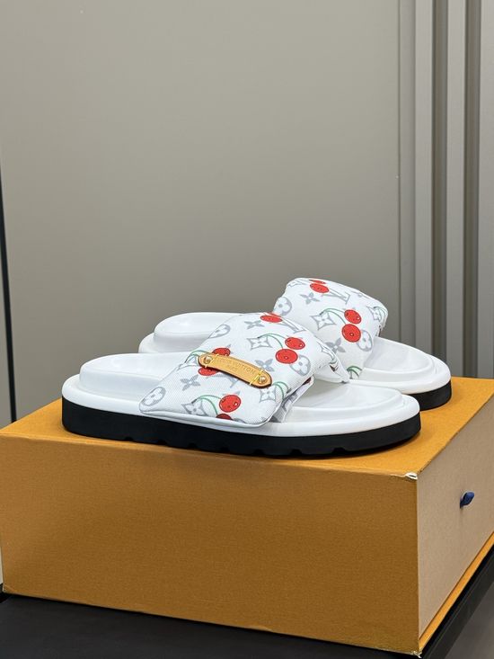 Louis Vuitton Lightweight Comfortable Slides Casual Summer Footwear