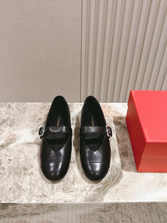 Ferragamo Elegant Bow Decorated Square Toe Flat Shoes