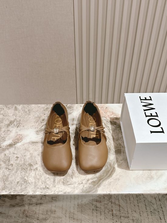 Loewe Stylish Leather Shoes with Comfortable Soft Sole