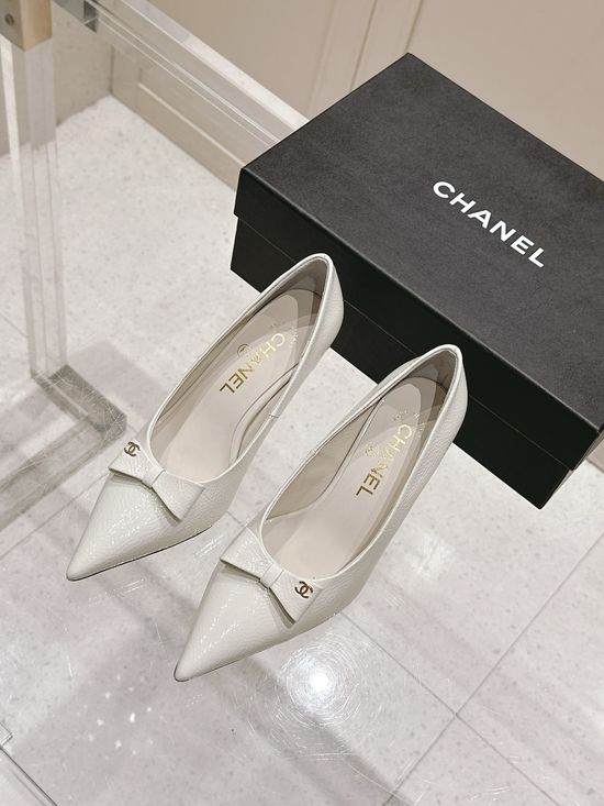 Chanel Chic Bow-Adorned Pointed-Toe Shoes with Painted Leather