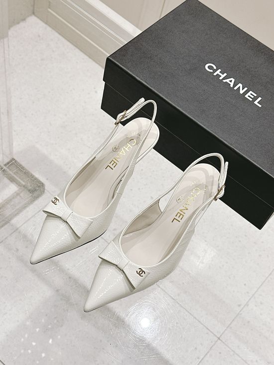 Chanel Chic Bow-Adorned Pointed-Toe Shoes with Painted Leather