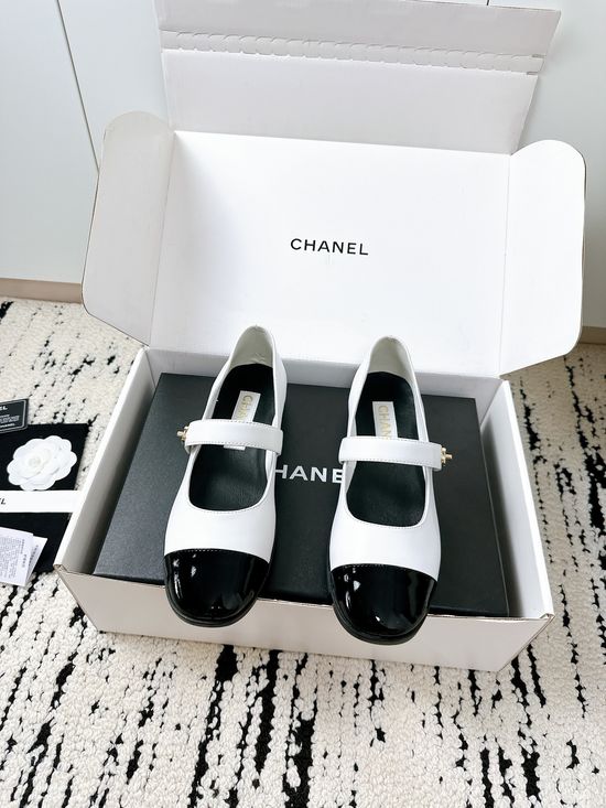 Chanel Patent Leather Mary Jane Shoes with Premium Leather Sole