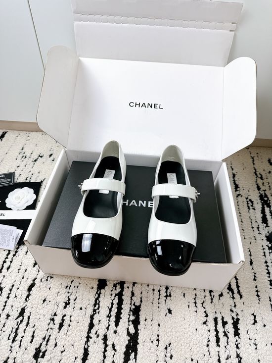 Chanel Patent Leather Mary Jane Shoes with Premium Leather Sole