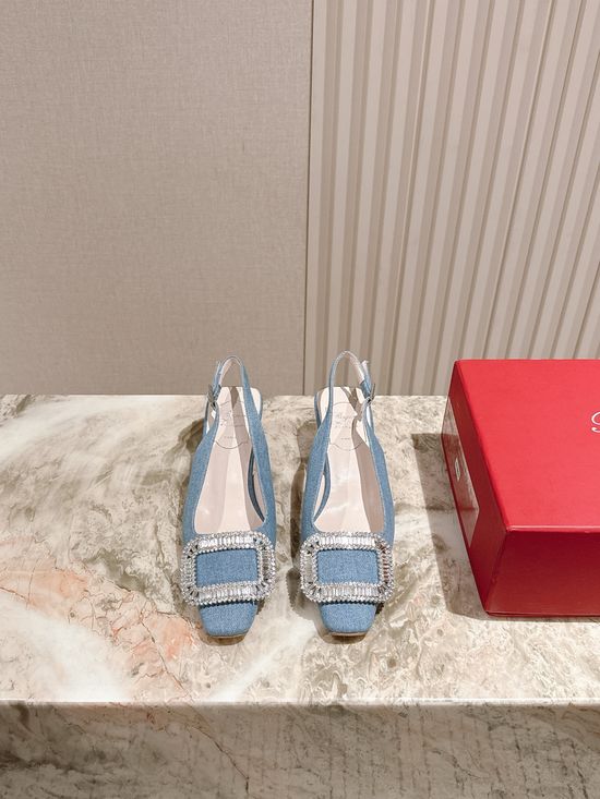 Roger Viver Rhinestone Buckle Pumps Comfortable Leather Sole