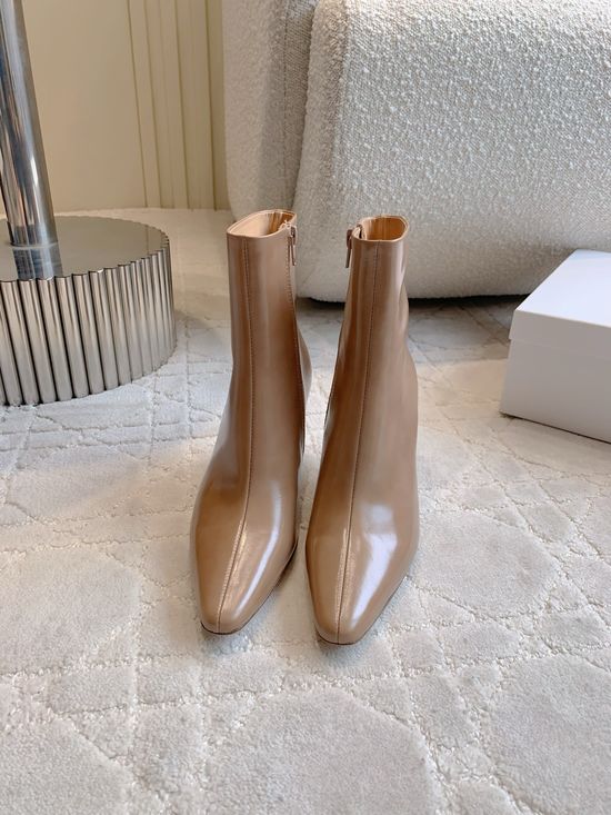 Fendi Classic Block Heel Ankle Boots Oil Wax Leather
