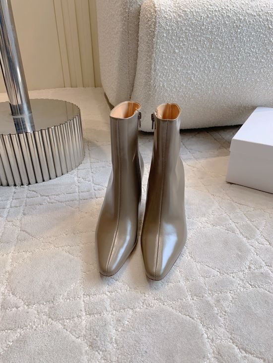 Fendi Classic Block Heel Ankle Boots Oil Wax Leather