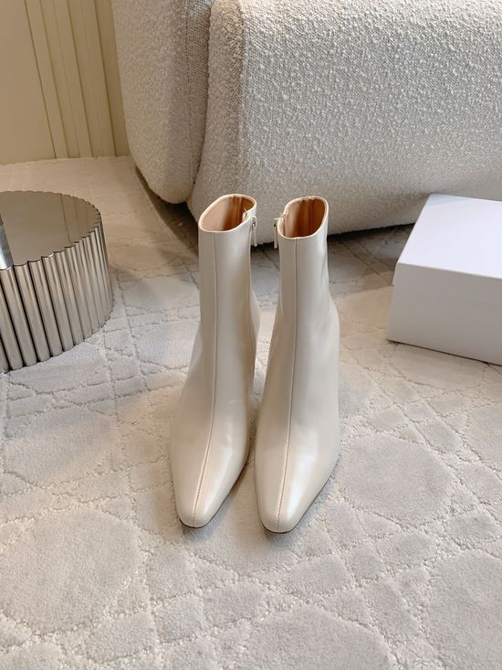 Fendi Classic Block Heel Ankle Boots Oil Wax Leather
