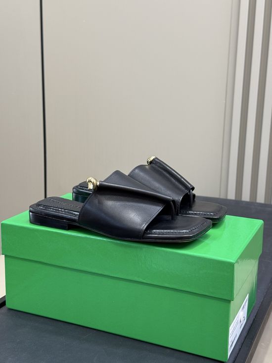 Bottega Veneta Knot Detail Flat Thong Sandals With Premium Leather