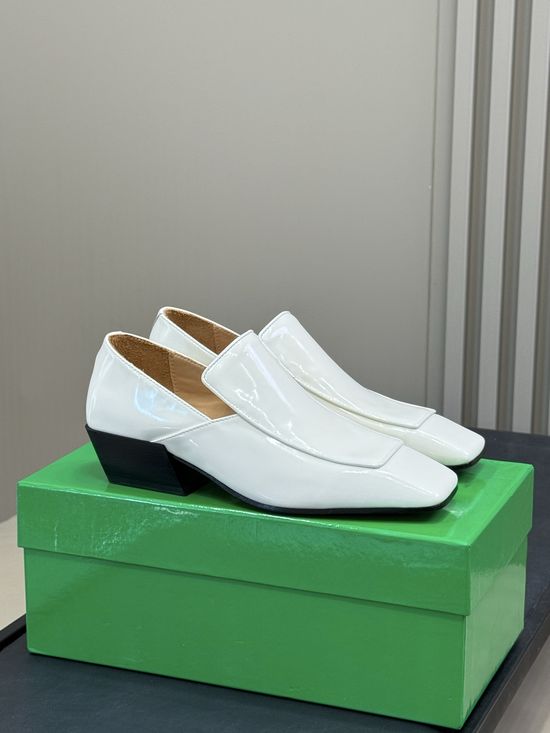 Bottega Veneta Woven Detail Leather Loafers Non-slip Sole Elegant Stylish