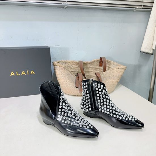Alaia Rivet Decor Pointed Toe Chunky Heel Leather Ankle Boots