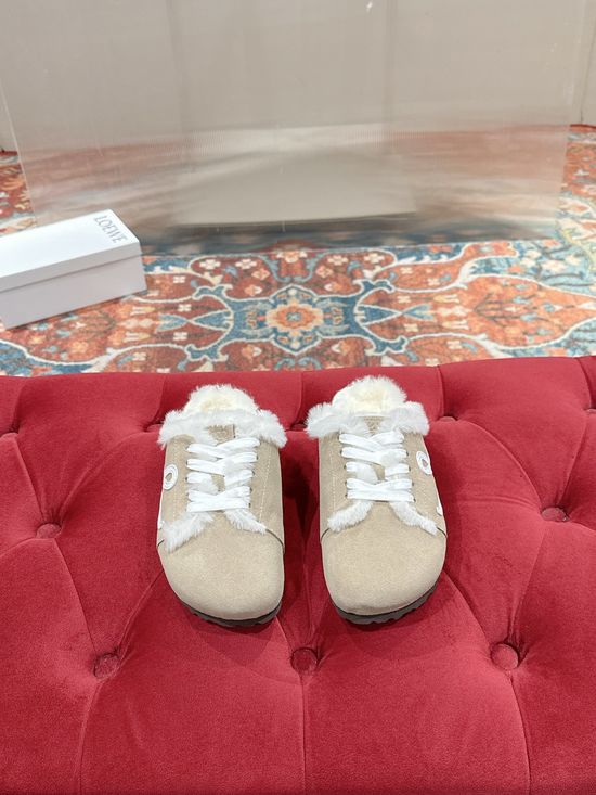 Loewe Comfortable Furry Slippers with Ergonomic Support Design