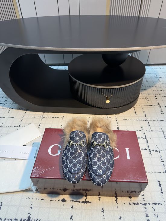 Gucci Classic Horsebit Fur Slides Comfortable Elegant Slip On Footwear